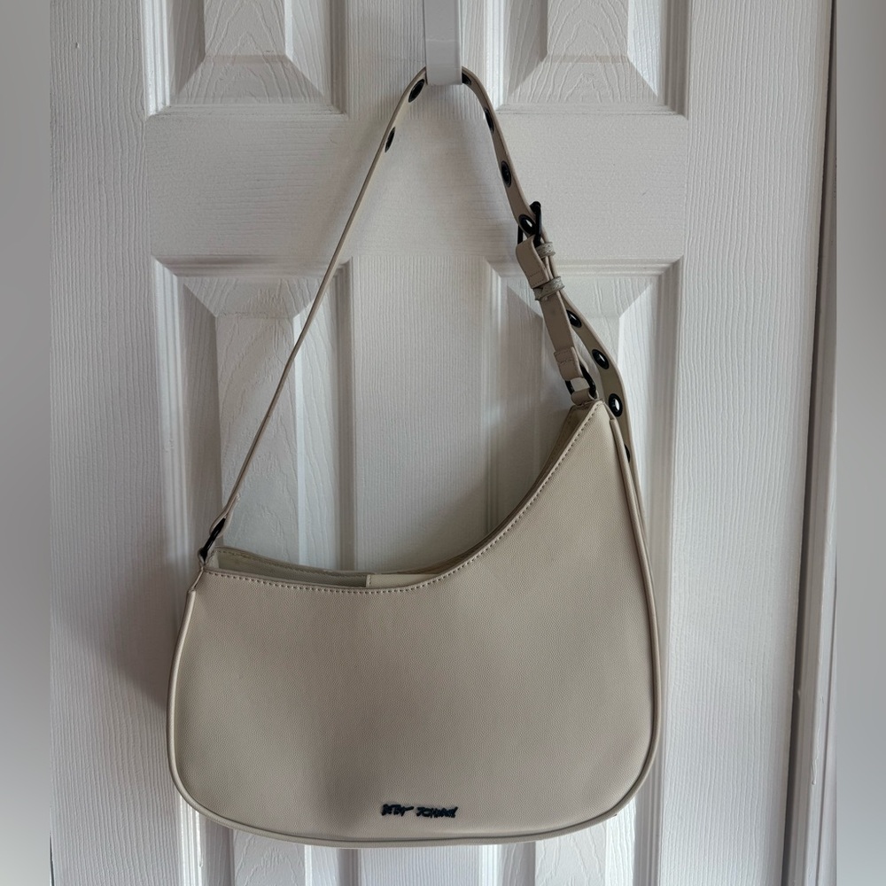 BETSEY JOHNSON Xorothy Shoulder Bag Cream Black Grommets - Picture 3 of 5